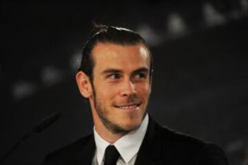 Gareth Bale of Real Madrid holds a press conference at the Santiago Bernabeu stadium after extending his contract with Real until 2022 on October 31, 2016 in Madrid, Spain.