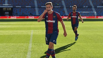 VALENCIA, SPAIN - DECEMBER 05: Jorge De Frutos of Levante UD celebrates after scoring his team's third goal during the La Liga Santader match between Levante UD and Getafe CF at Ciutat de Valencia Stadium on December 05, 2020 in Valencia, Spain. Foot