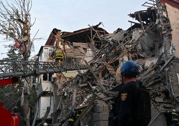 Zaporiyia es una ciudad de Ucrania situada sobre el río Dniéper, centro administrativo de la óblast de Zaporiyia. Este jueves varias explosiones han sacudido la ciudad. Al menos dos personas han muerto esta madrugada en un bombardeo sobre varios bloques de viviendas.