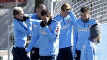 PRUEBAS. Miranda ayer, con Griezmann, Godín, Torres y Giménez.