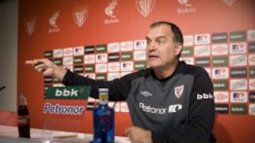 Bielsa es el primer candidato para el banquillo del Santos