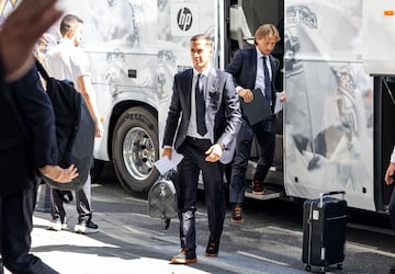 Lucas Vázquez a su llegada al Radisson Collection Hotel de Varsovia para disputar la Supercopa de Europa 2024.