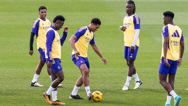 15/03/24
RODRYGO , VINICIUS , BELLINGHAM , CAMAVINGA
ENTRENAMIENTO REAL MADRID