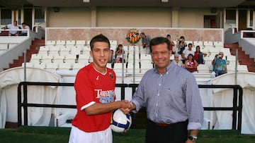 El actual jugador del Inter Miami llegó al Gimnàstic de Tarragona en la temporada 08/09. Tras la experiencia volvió al Valencia para después recalar en el Barcelona a cambio de catorce millones de euros. 

