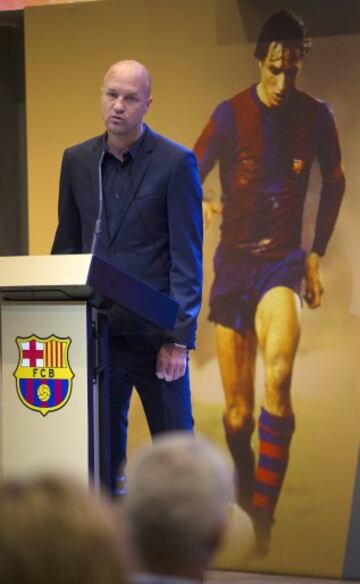 Jordi Cruyff presents the club with the Ballon d'Or won by his father in 1974.