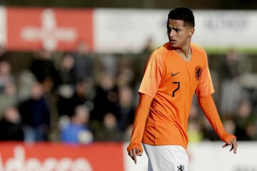 Nacionalidad: Holanda | Posición: centrocampista ofensivo | Club: PSV Eindhoven. 