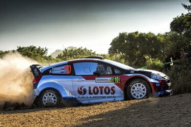 Primer piloto polaco en la F1 y obviamente el único con victoria en el ‘Gran Circo’. La logró en el GP de Canadá a los mandos del BMW Sauber, liderando el doblete del equipo alemán con Nick Heidfeld segundo. En 2010 dejó los monoplazas y sufrió un aparatoso accidente en un rally. A pesar de las graves lesiones en 2013 regresó a los tramos, llevándose el título de WRC2 ese mismo año. Del Mundial absoluto disputó 22 citas. También probó el DTM en 2020, con un tercer puesto en Zolder, y la resistencia en la categoría LMP2, logrando el título en la European Le Mans Series con el Team WRT.