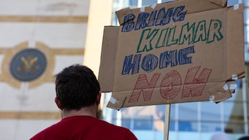 Senador demócrata viaja a El Salvador para exigir la liberación de Ábrego García