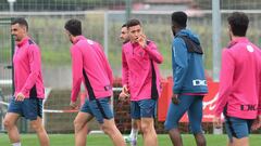 Lezama: Yuri Berchiche, aparte con De Marcos, y Herrera, listo