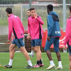 Lezama: Yuri Berchiche, aparte con De Marcos, y Herrera, listo