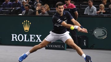 31 October 2019, France, Paris: Serbian tennis player Novak Djokovic in action against Britain&#039;s Kyle Edmund during their men&#039;s singles round of 16 match of the Paris Masters tennis tournament Photo: Pierre Stevenin/ZUMA Wire/dpa
 
 
 31/10/2019 ONLY FOR USE IN SPAIN