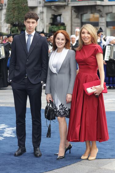 Gloria Lomana a su llegada al Teatro Campoamor para asistir a la ceremonia de entrega de los Premios Princesa de Asturias 2025.