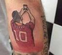 Un aficionado del Roma se tatua el 'selfie' de Totti ante el Lazio