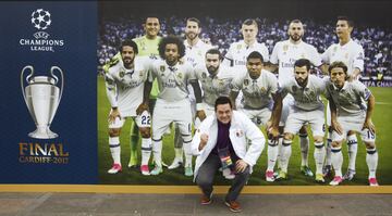 Tomás Roncero disfruta del ambiente previo a una gran final de Champions por las calles de la ciudad galesa.


