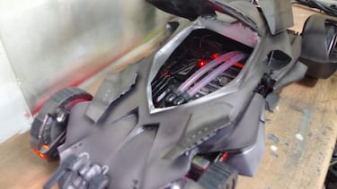 El último PC de ensueño está metido en un Batmóvil