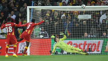 El delantero que portaba el 3. El punta ghanés se dio a conocer en el mundo del fútbol por sus goles en el Mundial de Sudáfrica de 2010. Un penalti fallado en el minuto 120 en cuartos ante Uruguay propició que se llegara a la tanda donde se clasificó el conjunto charrúa 