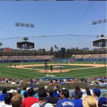 James asistió al Dodger Stadium para ver un juego de Los Angeles Dodgers, equipo de la MLB.