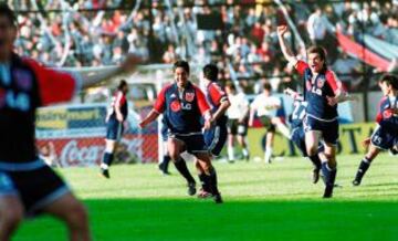 El 09-09-2001, la U derrot&oacute; por &uacute;ltima vez a Colo Colo en el estadio Monumental. Y el h&eacute;roe fue Carlos Garrido, anotando el 3-2 definitivo a cinco minutos del final.