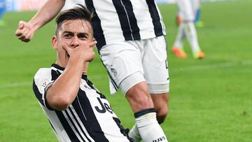 TUR23.- TURÍN (ITALIA), 28/02/2017.- El jugador de Juventus Paulo Dybala celebra un gol ante el Nápoles hoy, martes 28 de febrero de 2017, durante el juego de semifinales de la Copa italiana que se disputa en el estadio Juventus de Turín, Italia. EFE/ALESSANDRO DI MARCO