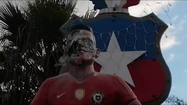 Atacan estatua de Alexis