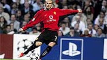 <B>UN ARTISTA DEL TOQUE</B>. Beckham es un especialista en los lanzamientos a balón parado.