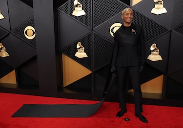 Asante Madrigal posa en la alfombra roja.