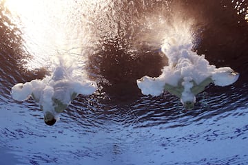 Las cámaras subacuáticas son todo un acierto a la hora de captar hasta el más mínimo detalle dentro de una piscina. Permiten obtener imágenes como esta, en la que los ucranianos Kirill Boliukh y Oleskii Sereda parecen entrar al agua envueltos en algodón durante los saltos sincronizados en plataforma de 10 metros en el Mundial de Budapest. 