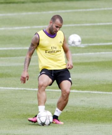 The matter of dealing with players in an open transfer window is always a delicate subject for any coach and Zidane has publicly encouraged Jese to find a new team as negotiations are ongoing with PSG. Isco, James and Kovacic are the other Real Madrid pla