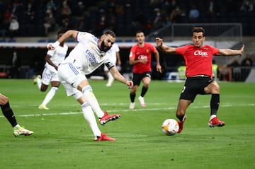 5-1. Karim Benzema marca el quinto gol.