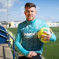 Alberto Moreno vuelve a pisar el césped cuatro meses después