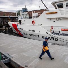 Titanic expedition: When did the Titan lose its signal?