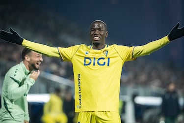 Le está cogiendo el gusto Diakité a disparar desde fuera del área, y ahora encadena dos salidas viendo puerta. Dos golazos casi calcados del maliense, con zapatazos lejanos. Imparable.