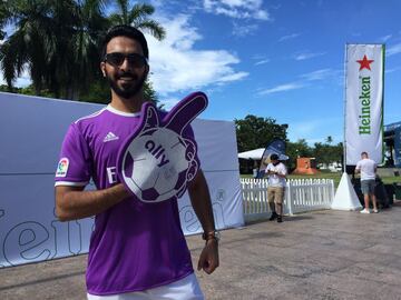 Los aficionados del FC Barcelona y Real Madrid estuvieron presentes en Casa Clásico para que Miami se tiñera de blaugrana y blanco.