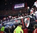 La fiesta en el estadio: vuelta olímpica con el bus oficial
