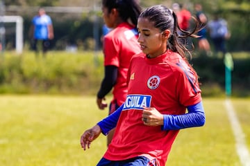 La Selección Colombia Femenina tuvo su último entrenamiento antes de enfrentar a Bolivia por la segunda fecha de la Copa América Femenina en el Pascual Guerrero. La Tricolor entrenó en la Cancha Fútbol Paz de La Z.