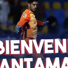 El Huesca se refuerza con Moi Gómez y Santamaría