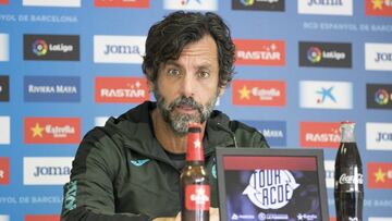 Quique en rueda de prensa.