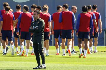 Xavi, durante el último entrenamiento del Barcelona.