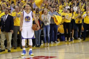 Stephen Curry celebra la victoria en el séptimo partido ante Oklahoma City Thunder.