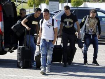 (De i a d) Pedro, Santi Cazorla, Azpilicueta y Jordi Alba, a su llegada hoy a La Ciudad del Fútbol de Las Rozas (Madrid) para empezar a preparar el Mundial Brasil 2014. 