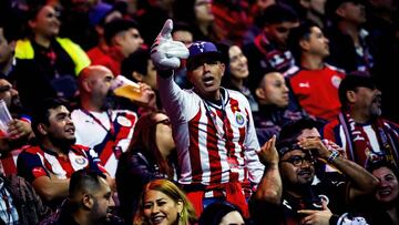 Aficionados de Tijuana y Chivas se agreden en el Estadio Caliente