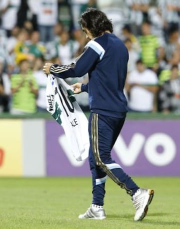 Jorge Valdivia jugó un tiempo en Palmeiras que perdió 2-0 ante Coritiba en Brasil.