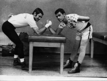Pedro Carrasco con su gran rival a nivel nacional, Miguel Vel¨¢zquez.