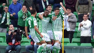Celebración tras el gol de Joaquín ante la Real Sociedad.