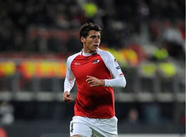 Luego de salir de Pumas, Moreno llegó al AZ Alkmaar y fue campeón de liga en la temporada 2008-2009.
