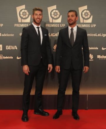 Sergio junto a su hermano René, que es además su representante, en los Premios de la LFP donde se llevaría el galardón al mejor defensa de la liga española. 