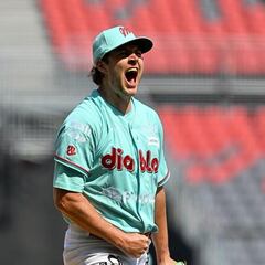 Trevor Bauer making it hard for MLB to ignore