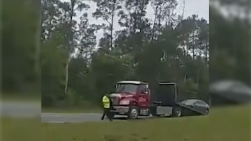 El impresionante vuelo de un auto captado por la cámara de un Sheriff