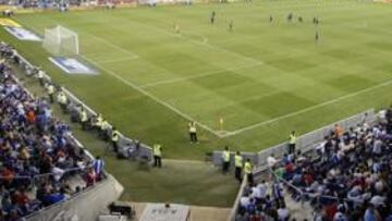 <b>INTIMIDANTE. </b>Cornellà-El Prat, que hoy estará lleno, no da respiro al rival. Si es el Barcelona, mucho menos todavía.