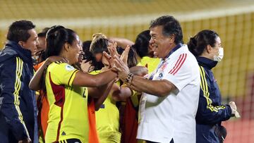 Soccer Football - Women's Copa America - Semi Final - Colombia v Argentina - Estadio Alfonso Lopez, Bucaramanga, Colombia - July 25, 2022 Colombia's Manuela Vanegas celebrate with coach Nelson Abadia Aragon after the match REUTERS/Luisa Gonzalez